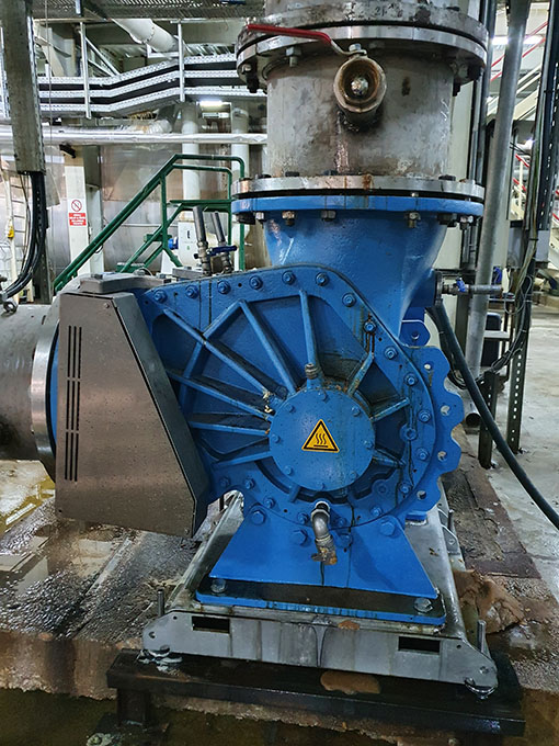 Installation einer der fünf Magmapumpen Typ DRP120 in der Zuckerfabrik Cumra